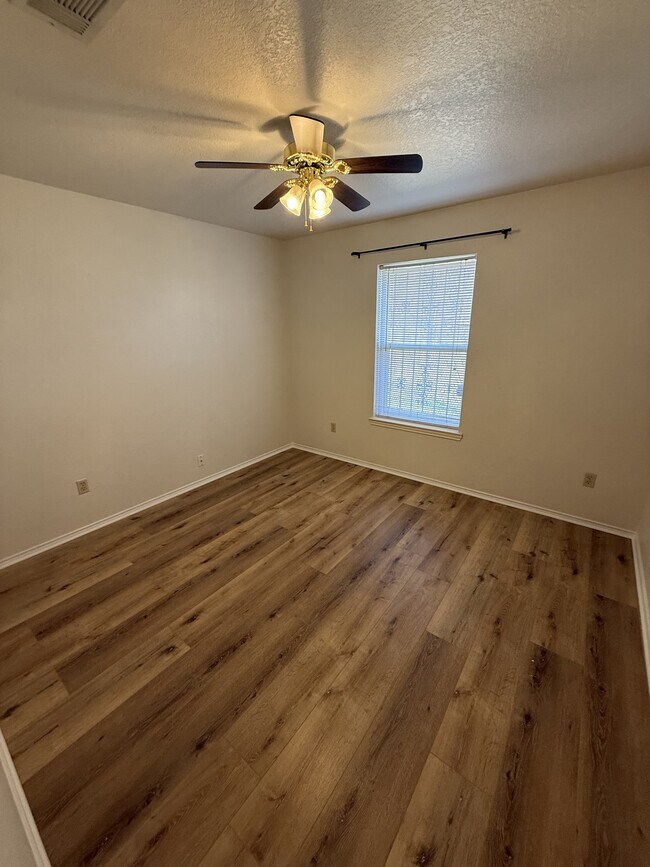 Building Photo - 2601 Mason Dr