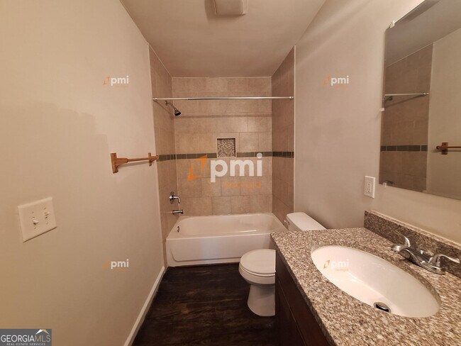 Building Photo - 1487 Woodfern Dr