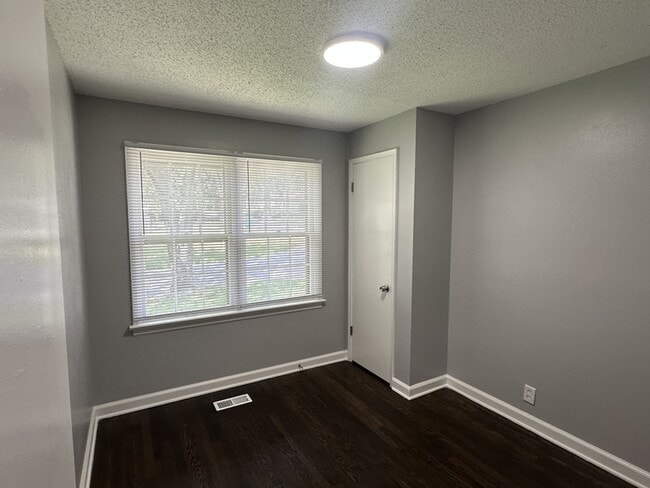 Building Photo - 10110 Tappan Dr