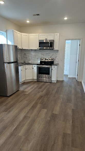 Building Photo - 5643 Market St