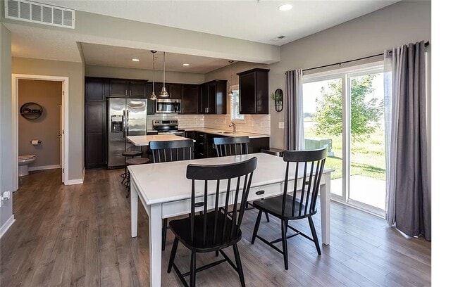 Dining - 3509 SE Glen Dr