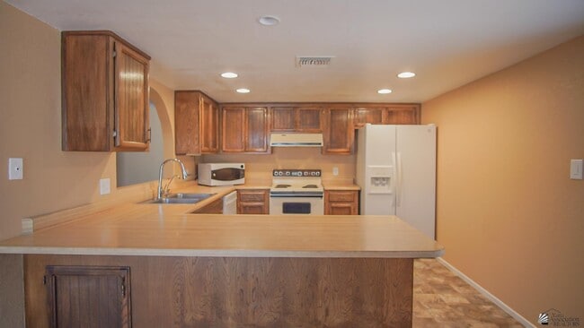 Building Photo - 401 W 37th St