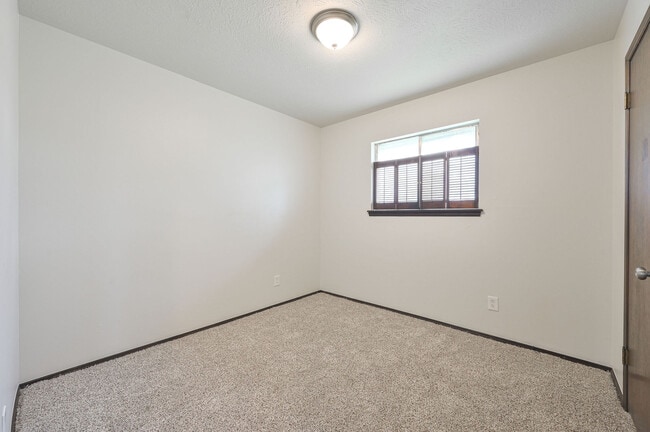 Building Photo - 1401 SW 60th St