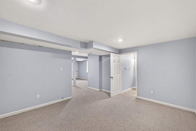 Building Photo - 3275 Simeon Bunker St