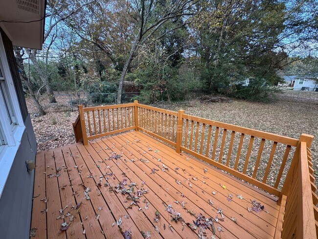 Building Photo - 97 Benson St