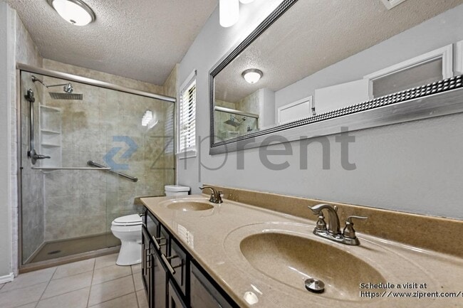 Building Photo - 2029 Oakglen Dr