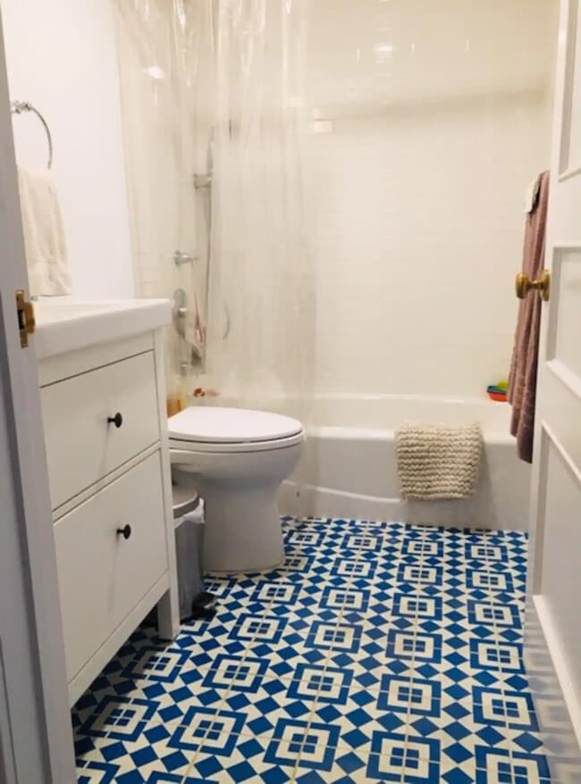 Hallway bath for 2nd bedroom - 140 Halsey St