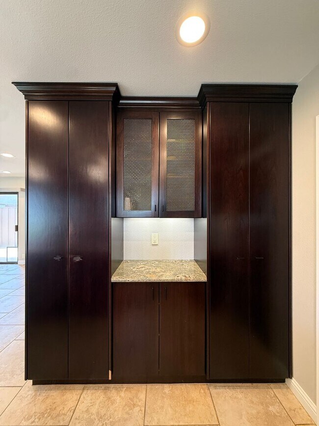 Building Photo - Beautiful Single Story Foxenwood Townhome in Orcutt with Easy Access to VSFB