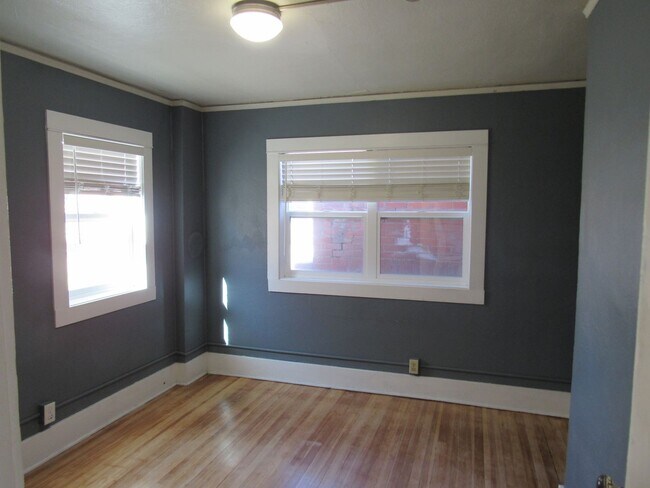 Building Photo - Cute & Cozy One Bedroom Garden Level Apt