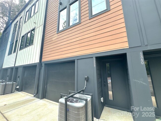 Building Photo - 1358 Briar Creek Rd