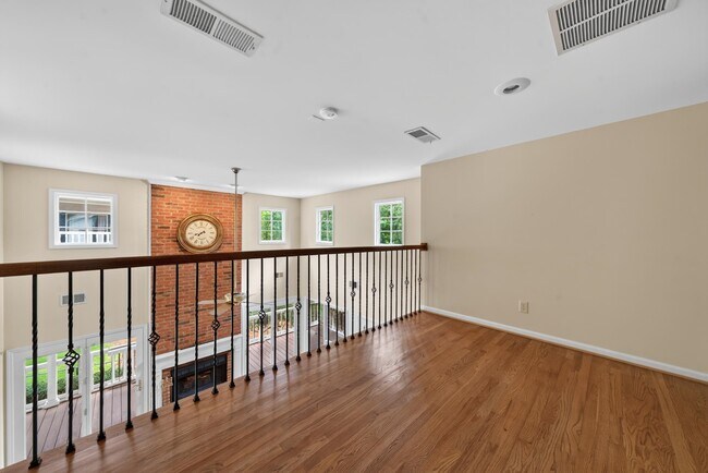 Building Photo - 1050 Cupp Ln