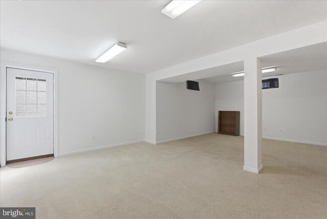 Building Photo - 8863 Flatbush Ct