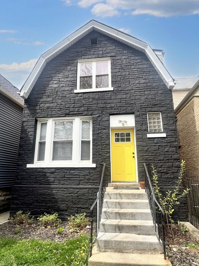 Primary Photo - 2908 N Talman Ave