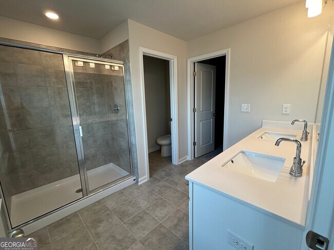 Building Photo - 2725 Harrison Dr