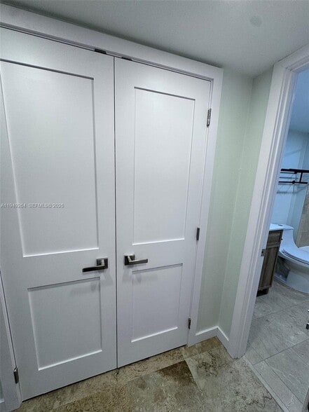 Building Photo - 100 Edgewater Dr