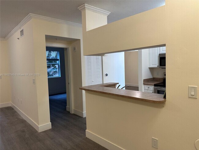 Building Photo - 17150 N Bay Rd