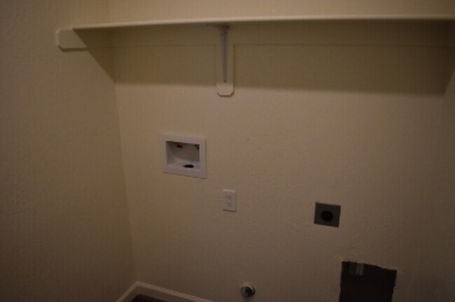 Building Photo - 641 Marshall Ln