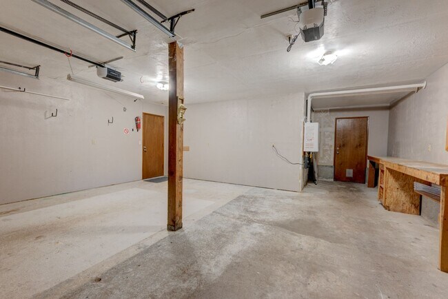 Building Photo - 1638 Fern Pl