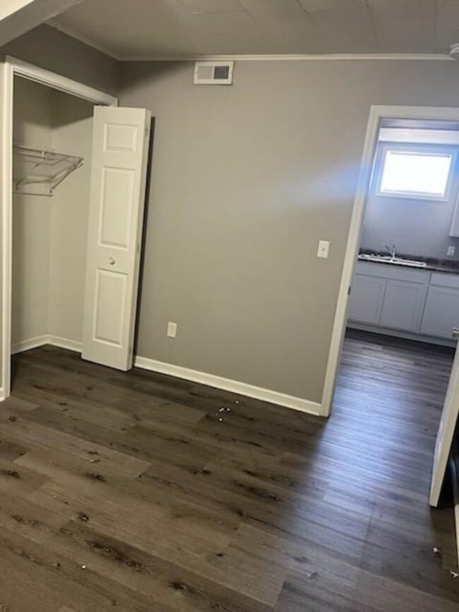 Building Photo - 1 Bedroom House in Country $650/Month