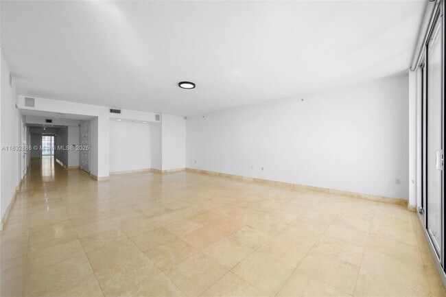 Building Photo - 20201 E Country Club Dr