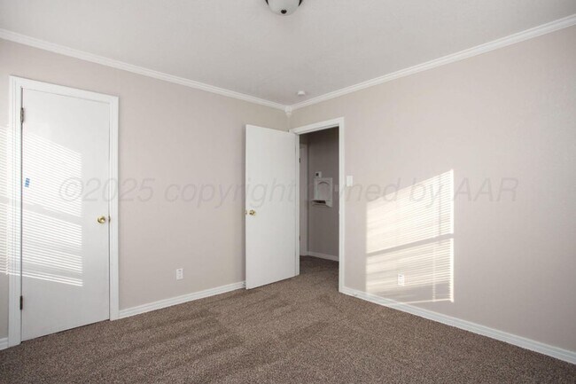 Building Photo - Cute Avondale Home