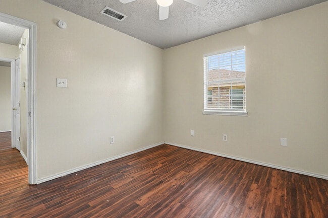 Building Photo - 1010 Hyden Ave