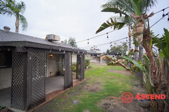 Building Photo - Cozy Southwest 3 Bedroom 2 Bath Home Comin...