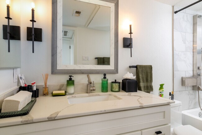 Building Photo - 12888 Montfort Dr