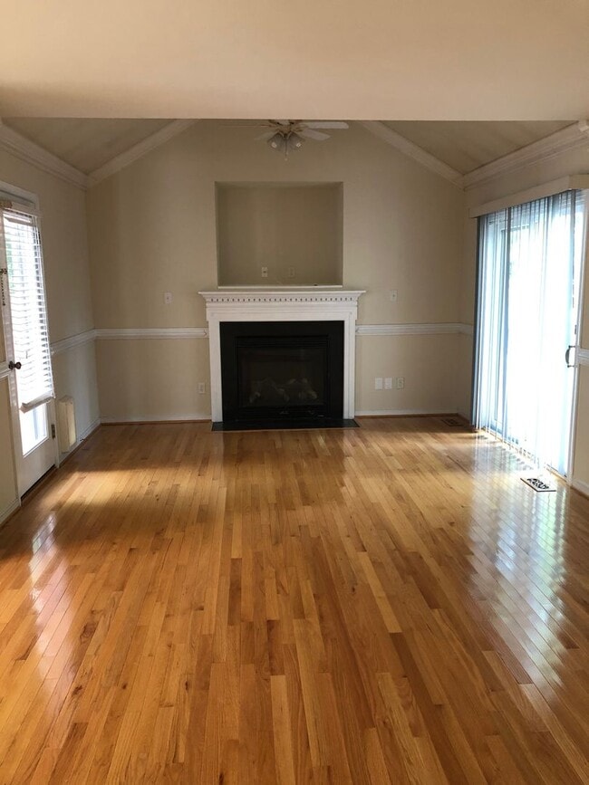 Building Photo - Stunning 4bdrm/2.5bth Home w/Loft Located in Chesterfield! Fenced in Backyard, 2 Car Garage, and ...