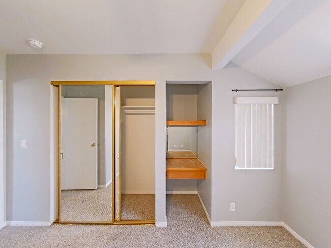 Building Photo - 617 E Avenida San Juan