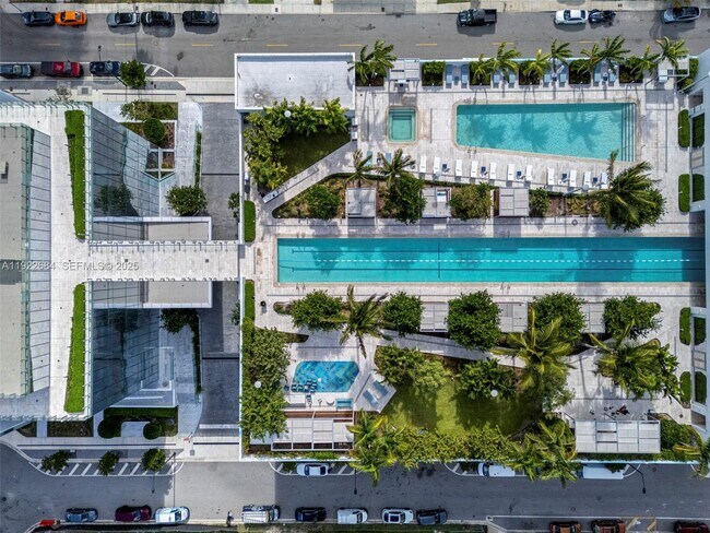 Building Photo - 700 NE 26th Terrace