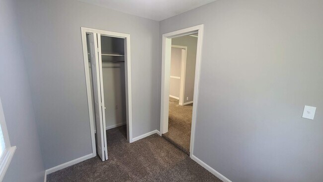 Building Photo - 112 S Crysler Ave