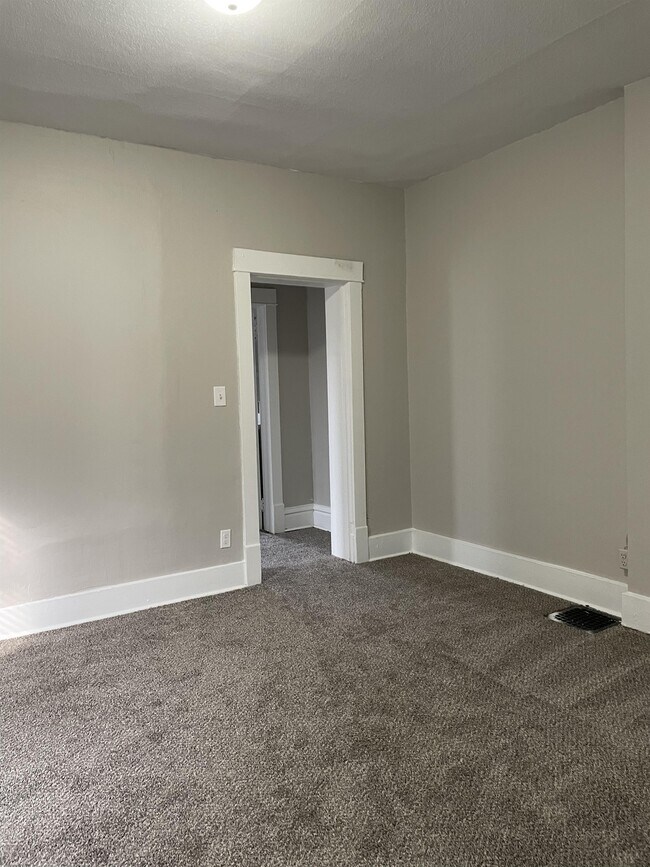 Building Photo - 651 Caledonia Pl