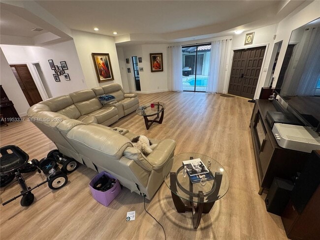 Building Photo - 3911 SW 56th Ct