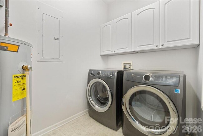 Building Photo - 4-Bedroom 2-Bath Home Nestled In The Popular Rock Barn Community!