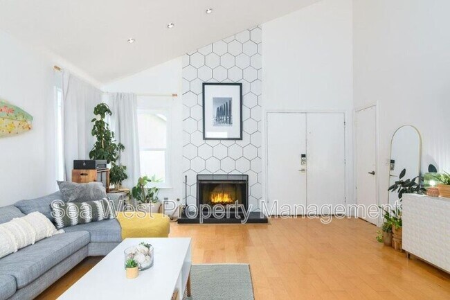 Primary Photo - 7404 Carlina St