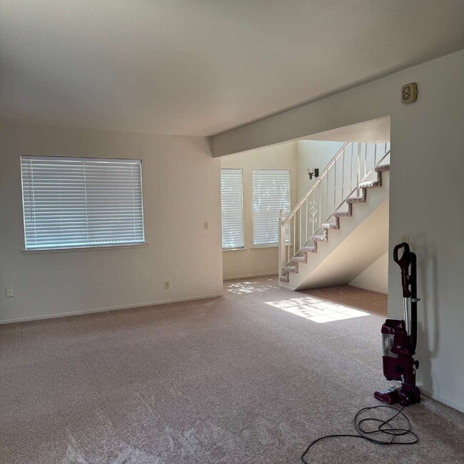 Building Photo - Stonegate living