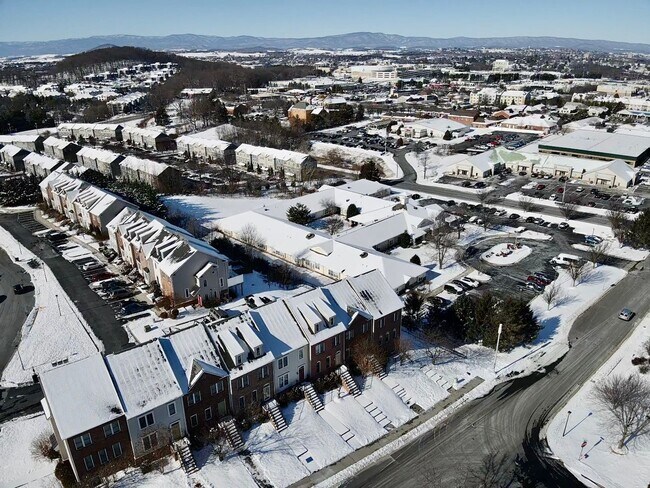 Building Photo - Upscale townhome  with attached garage for rent in the Townes at Bluestone!