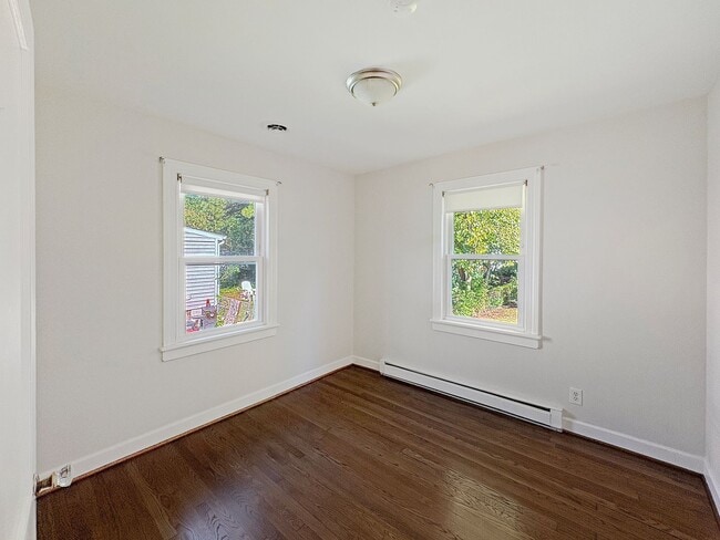 Building Photo - Newly Renovated 2-Bedroom Home in Vibrant ...