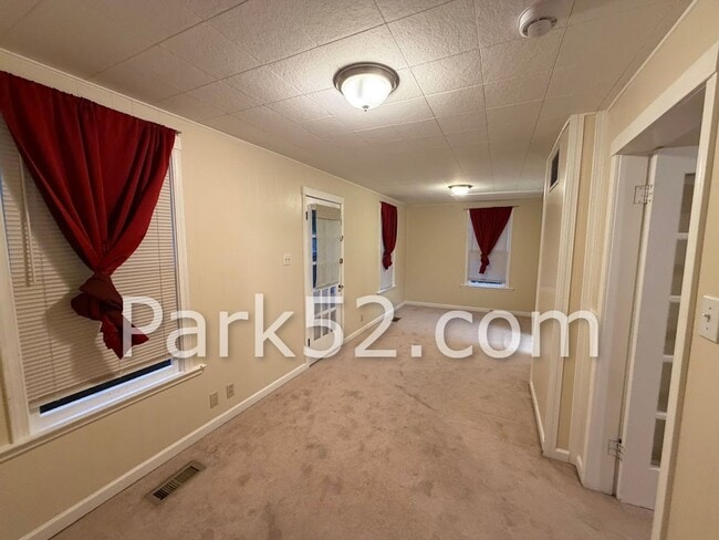 Building Photo - Tacoma Area 1 Bedroom Cottage