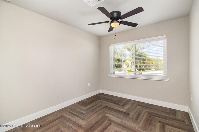 Building Photo - 175 Melaleuca Dr