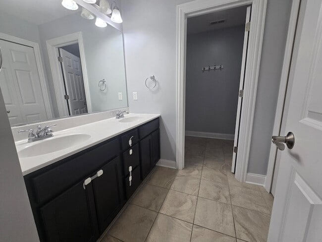 Building Photo - 10091 Pearwood Dr