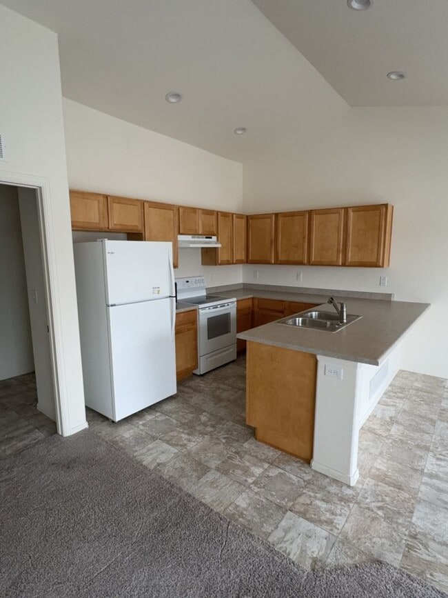 Building Photo - 3 Bed. 2 Bath, 2 Car Garage in Promontory