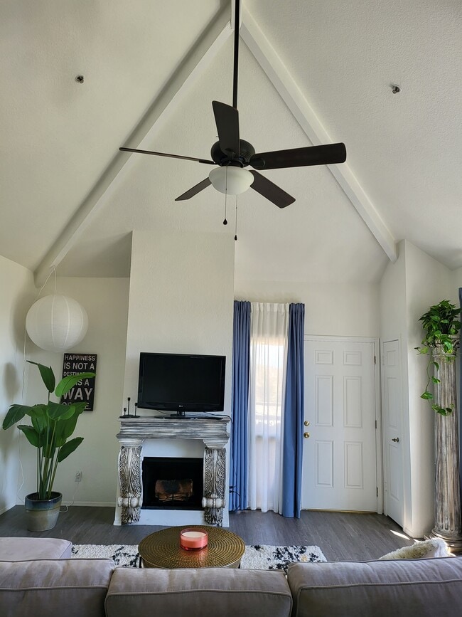 Building Photo - 1211 N Miller Rd