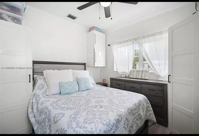 Building Photo - 1453 Northeast 149th Street, Miami, FL 331...