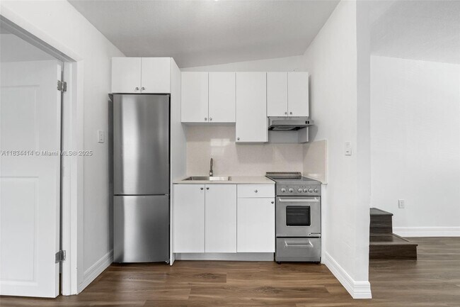 Building Photo - 6381 SW 39th St