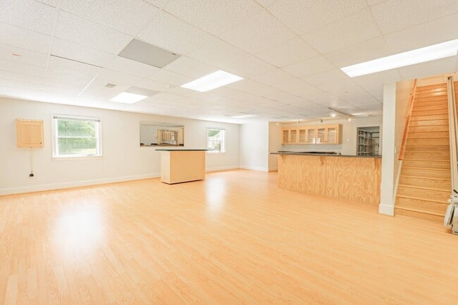 Building Photo - 785 Glenwood Dr