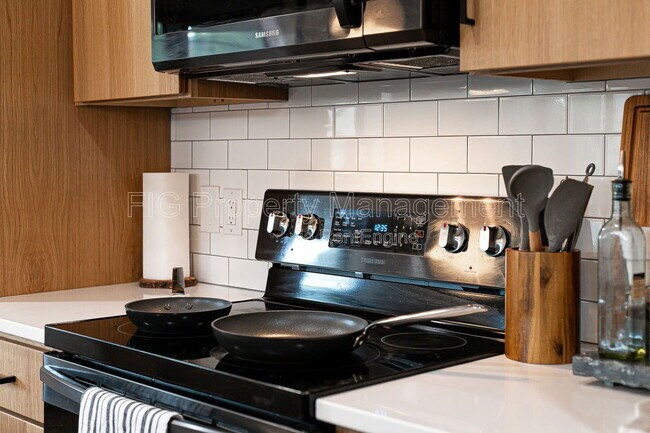 Building Photo - 3415 N Broadway