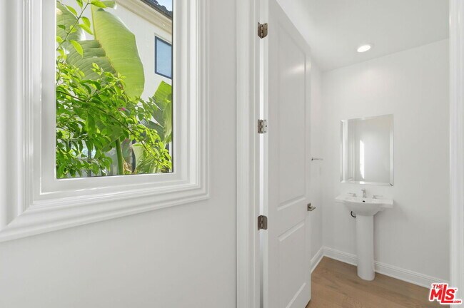 Building Photo - 20448 Liverpool Way