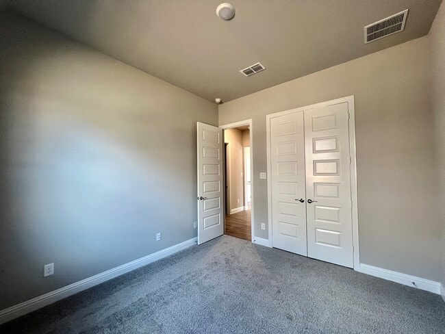 Building Photo - 9503 Crescent Mill Dr
